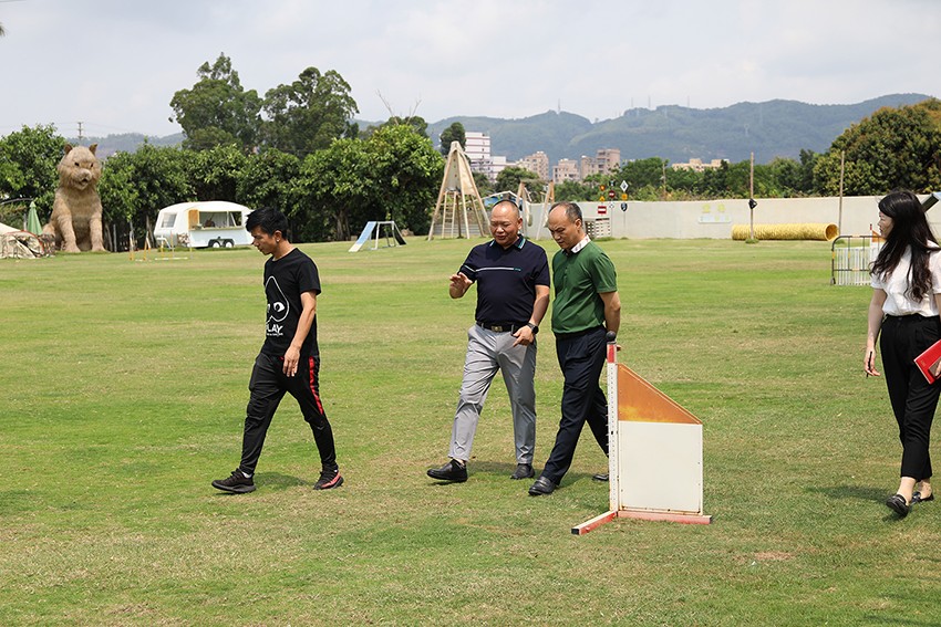 阳西县谭鑫常务副县长和钟基建副县长等领导莅临星空官方注册实业有限公司参观视察